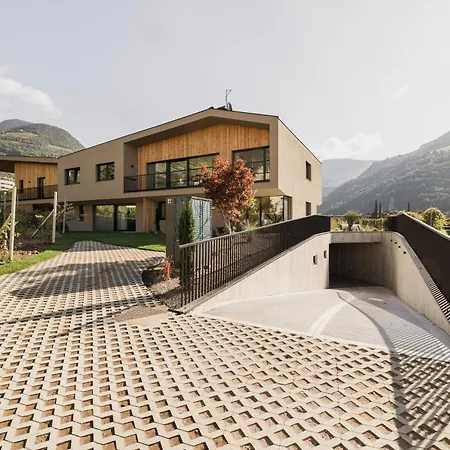 Trianglhof Surrounded By Vineyards مزرعة للإقامة بولزانو