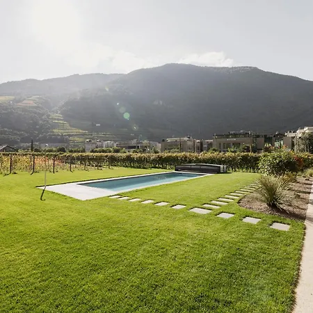 Trianglhof Surrounded By Vineyards بولزانو