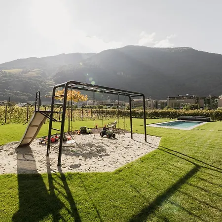 Trianglhof Surrounded By Vineyards Farma *