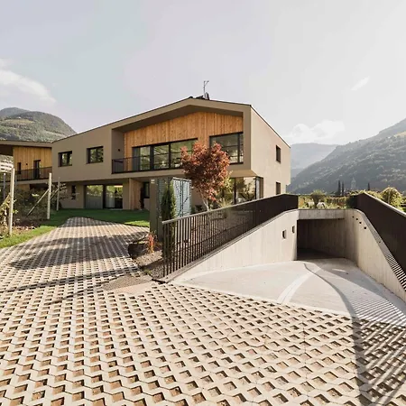 Trianglhof Surrounded By Vineyards مزرعة للإقامة بولزانو