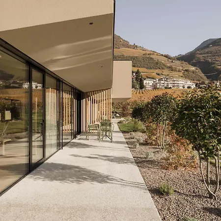 Trianglhof Surrounded By Vineyards مزرعة للإقامة بولزانو