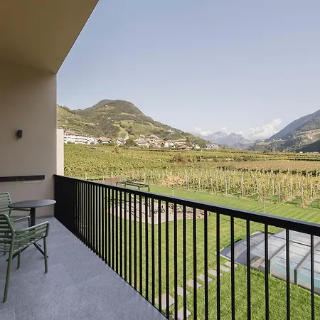 مزرعة للإقامة Trianglhof Surrounded By Vineyards