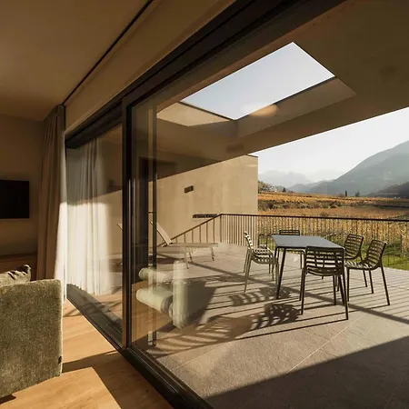 Trianglhof Surrounded By Vineyards Farma